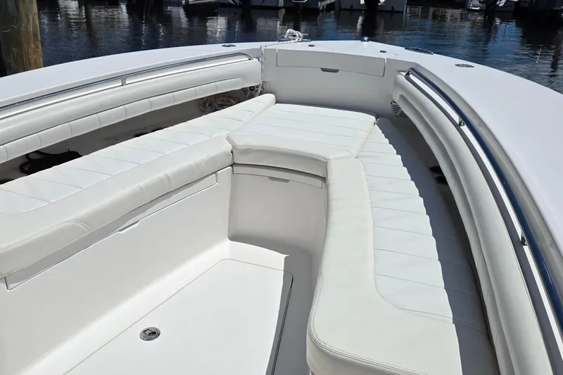 Slide: The Image of 2018 Regulator 28 Forward Seating boat with spacious white cushioned seating area. - 10