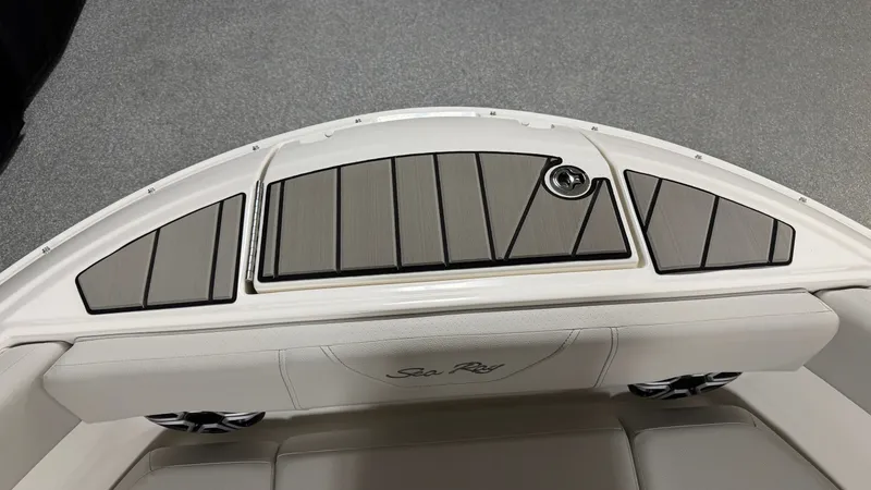 Slide: The Image of Sea Ray SDX 230 Surf 2026 - 96