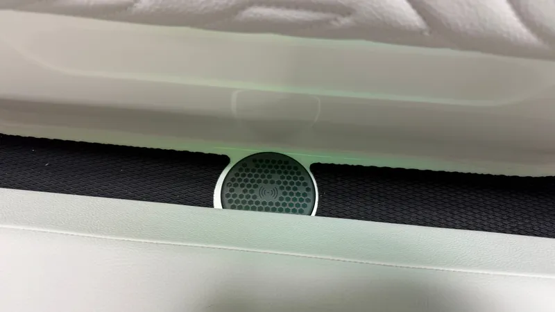 Slide: The Image of Sea Ray SDX 230 Surf 2026 - 37