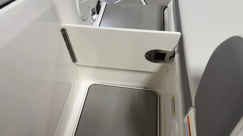 Slide: The Image of Sea Ray SDX 230 Surf 2026 - 26