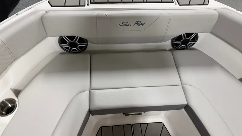 Slide: The Image of Sea Ray SDX 230 Surf 2026 - 92