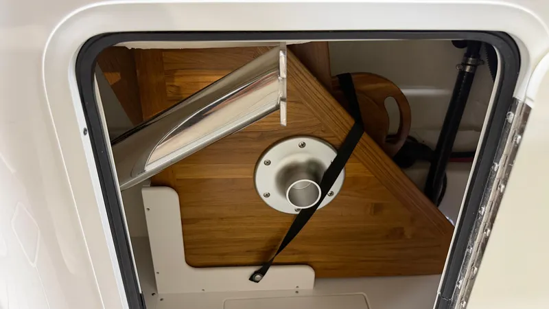Slide: The Image of Sea Ray SDX 230 Surf 2026 - 78