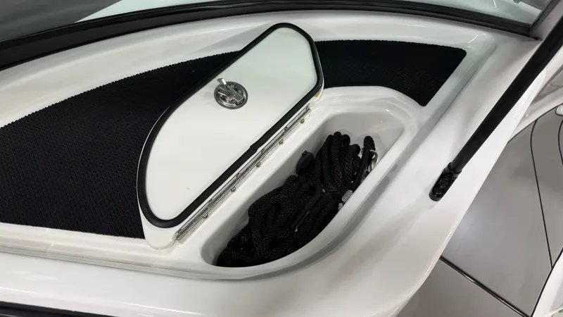 Slide: The Image of Sea Ray SDX 230 Surf 2026 - 53