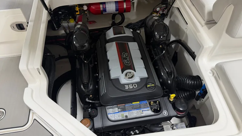 Slide: The Image of Sea Ray SDX 230 Surf 2026 - 30