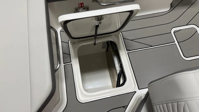 Slide: The Image of Sea Ray SDX 230 Surf 2026 - 43