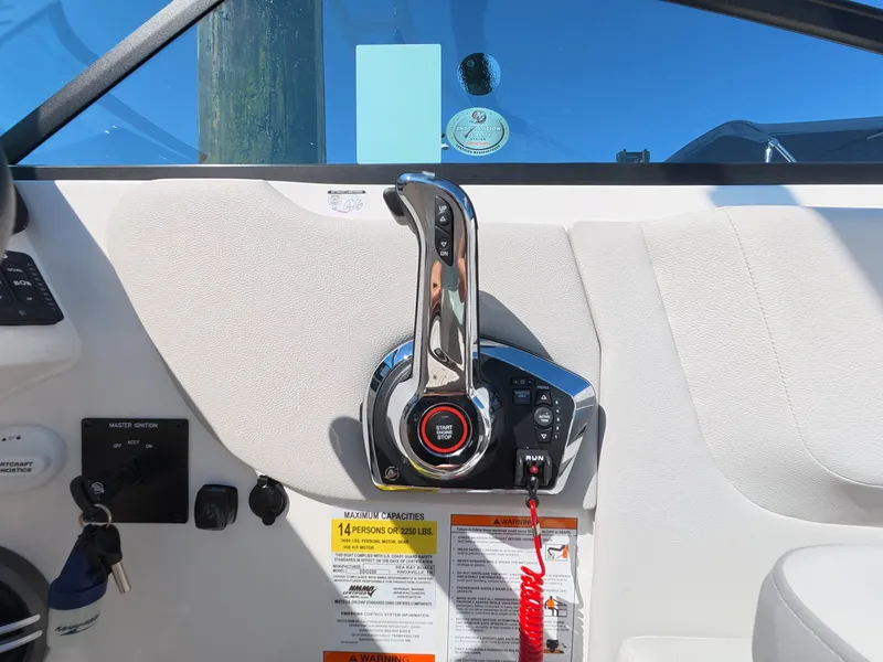 Slide: The Image of Sea Ray SDX 250 Outboard 2026 - 20