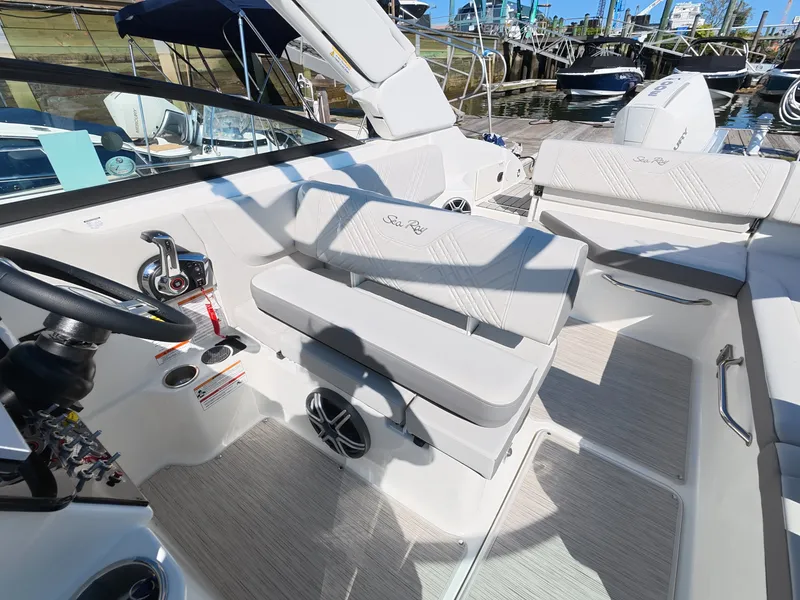 Slide: The Image of Sea Ray SDX 250 Outboard 2026 - 18