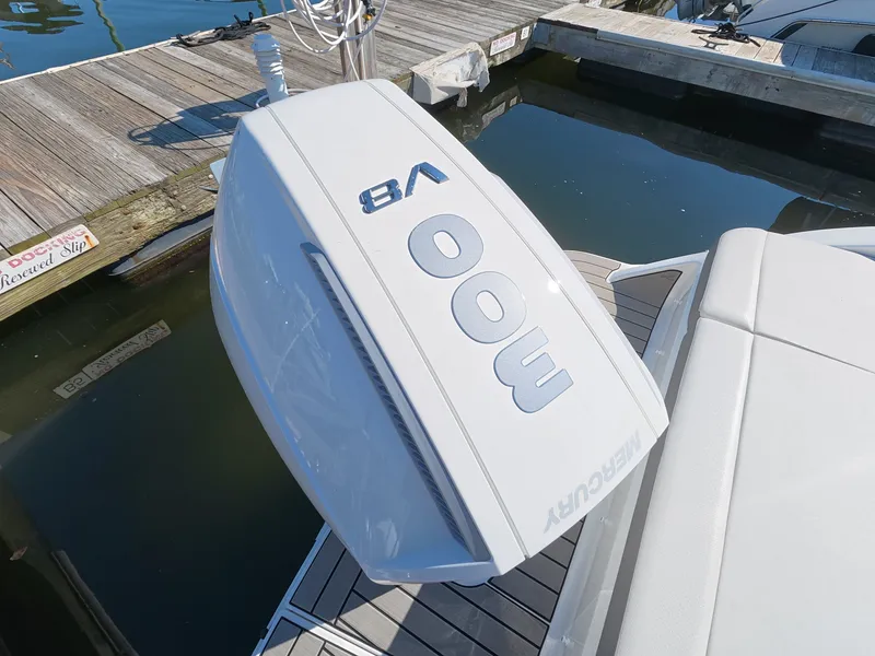 Slide: The Image of Sea Ray SDX 250 Outboard 2026 - 8