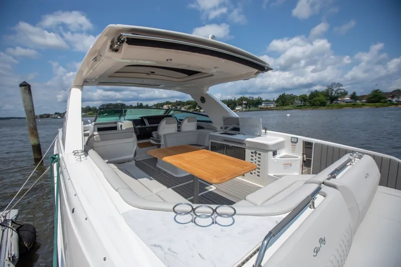 Slide: The Image of Sea Ray SLX 400 Outboard 2026 - 24