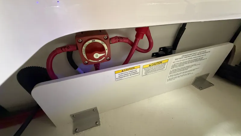 Slide: The Image of A battery disconnect switch in a Sea Ray SPX 210 boat, surrounded by caution labels. - 17