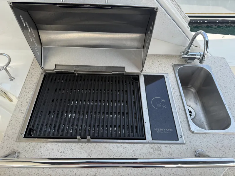 Slide: The Image of Sea Ray Sundancer 310 2010 - 56