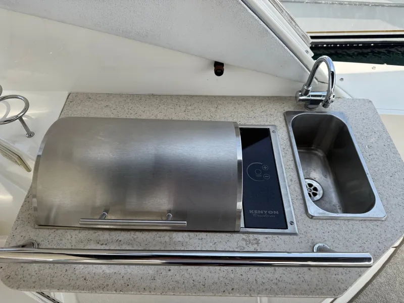 Slide: The Image of Sea Ray Sundancer 310 2010 - 57