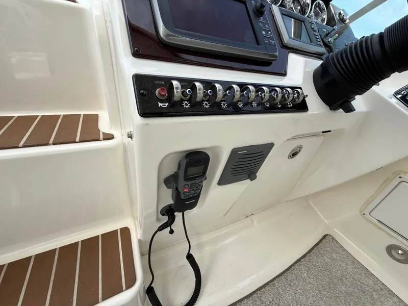 Slide: The Image of Sea Ray Sundancer 310 2010 - 52