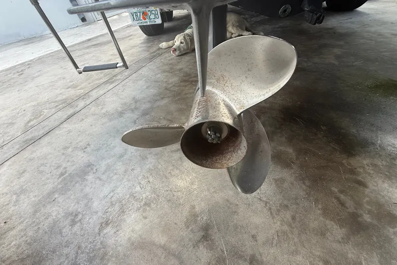 Slide: The Image of 2007 Robalo R260 Center Console boat propeller on concrete floor. - 17