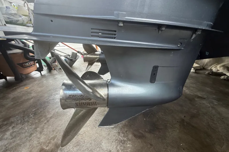 Slide: The Image of Propeller of a 2007 Robalo R260 Center Console boat with Yamaha engine. - 15