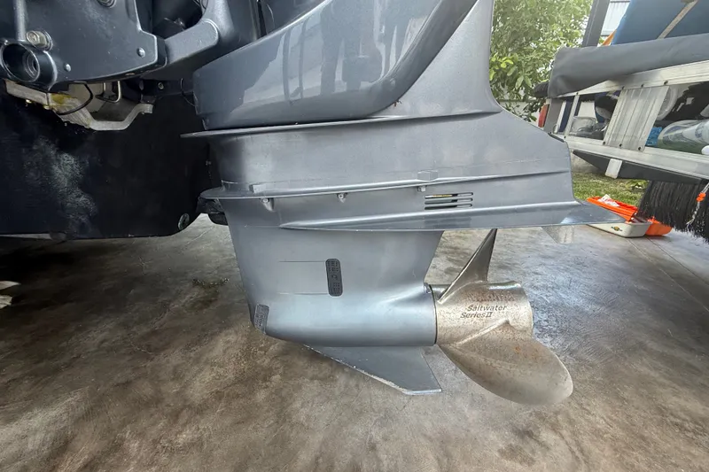 Slide: The Image of 2007 Robalo R260 Center Console boat engine with Saltwater Series propeller. - 12