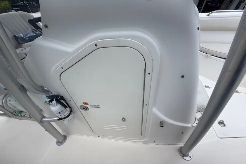 Slide: The Image of 2007 Robalo R260 Center Console boat interior with storage compartment and fire extinguisher. - 47