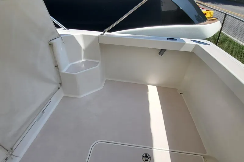 Slide: The Image of 2006 Back Cove 29 boat deck with seating and storage area. - 9