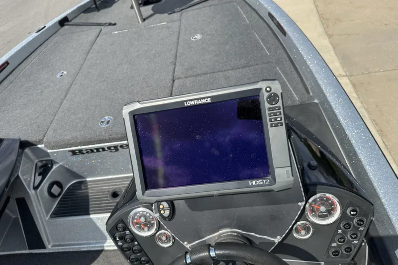 Slide: The Image of 2018 Ranger Z518 boat dashboard with Lowrance HDS12 fishfinder and control panel. - 22