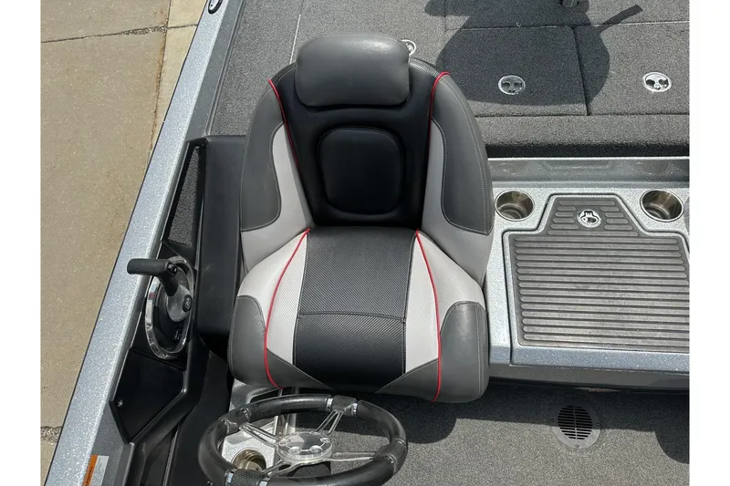 Slide: The Image of 2018 Ranger Z518 boat cockpit with steering wheel and cushioned seat. - 19