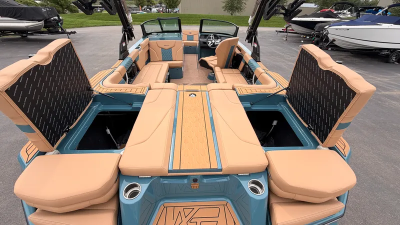 Slide: The Image of Mastercraft XT22 2027 - 14