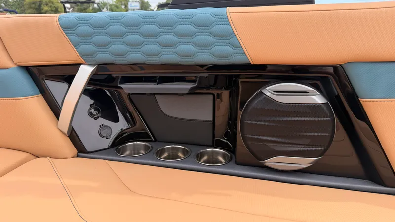 Slide: The Image of Mastercraft XT22 2027 - 43