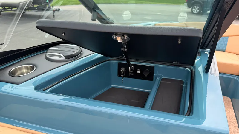 Slide: The Image of Mastercraft XT22 2027 - 49