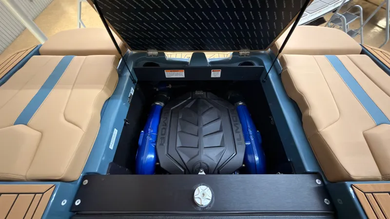 Slide: The Image of Mastercraft XT22 2027 - 8
