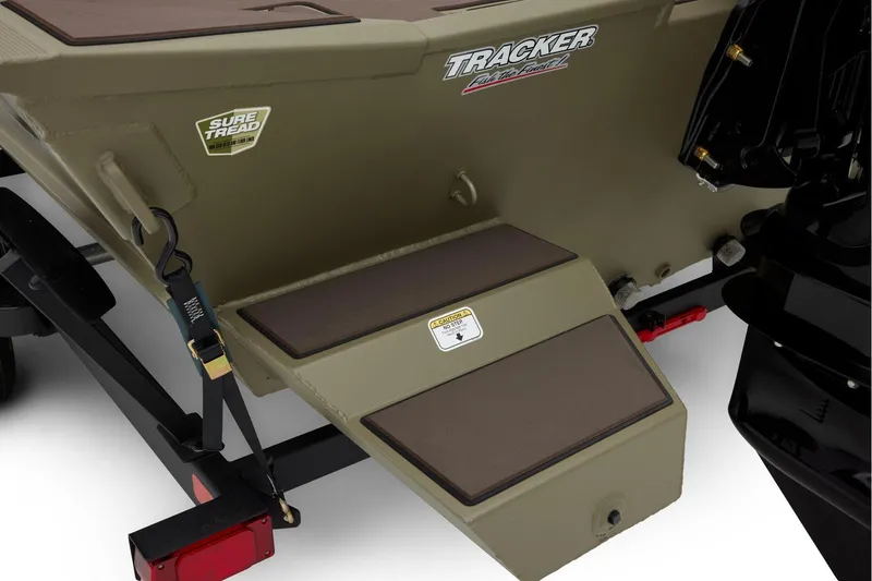 Slide: The Image of Tracker Grizzly 2072 CC 2026 - 50