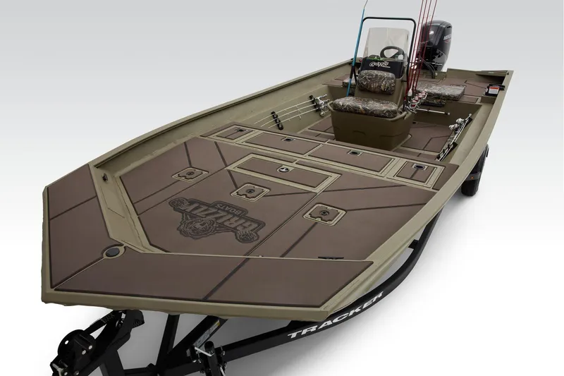 Slide: The Image of Tracker Grizzly 2072 CC 2026 - 27