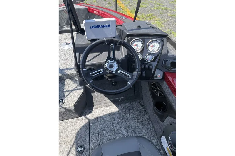 Slide: The Image of Steering console of 2026 Tracker Targa V-19 WT boat with Lowrance display. - 12