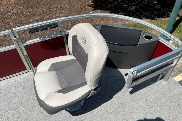Slide: The Image of 2026 Sun Tracker Bass Buggy 18 DLX pontoon boat seat and console detail. - 102