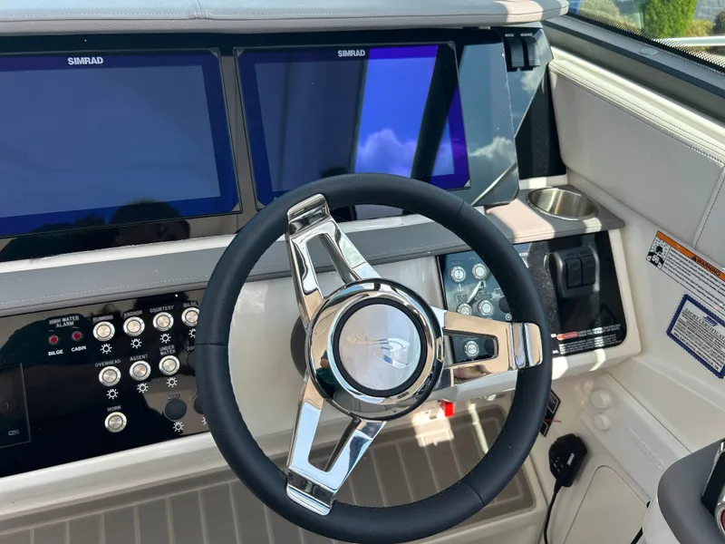 Slide: The Image of Sea Ray Sundancer 320 2027 - 26