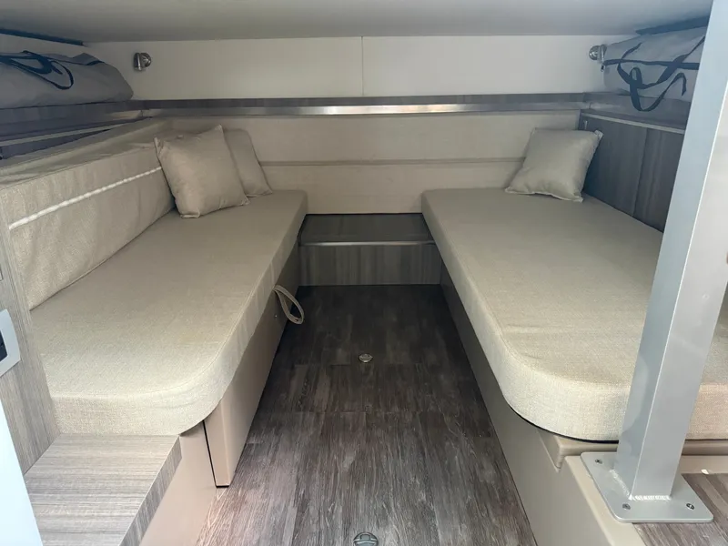 Slide: The Image of Sea Ray Sundancer 320 2027 - 39