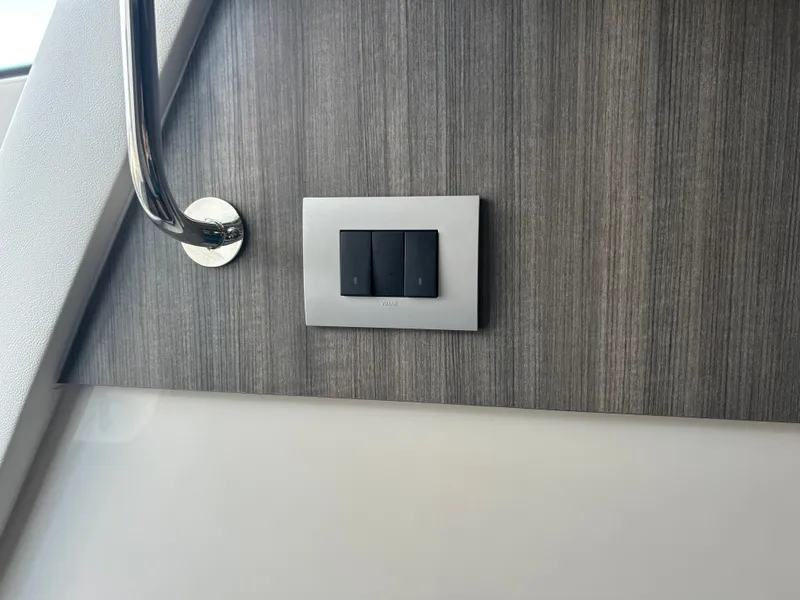 Slide: The Image of Sea Ray Sundancer 320 2027 - 31