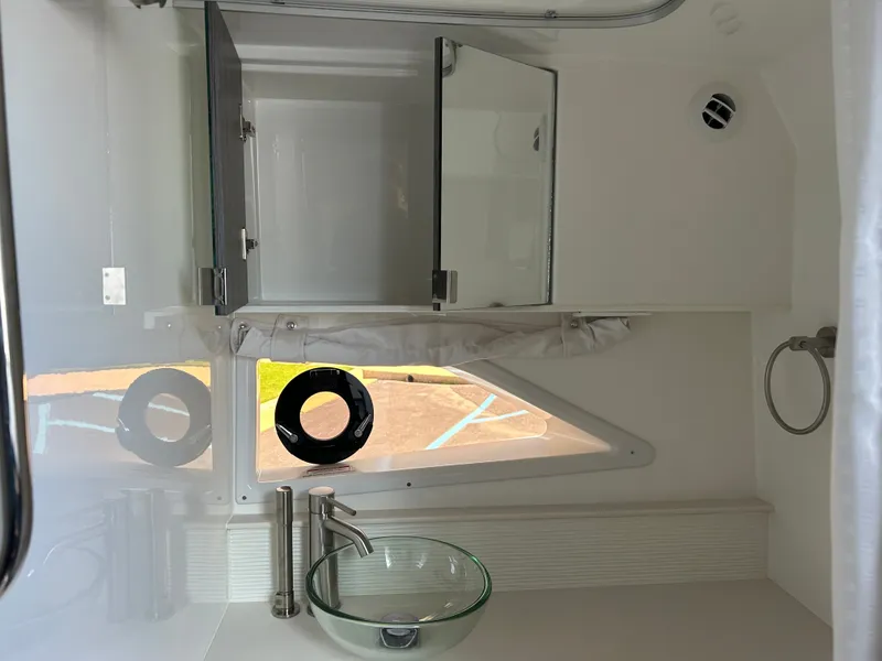 Slide: The Image of Sea Ray Sundancer 320 2027 - 32