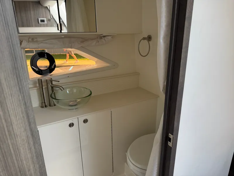 Slide: The Image of Sea Ray Sundancer 320 2027 - 34