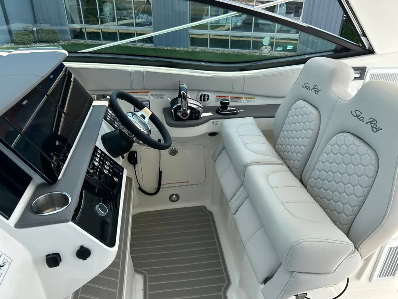 Slide: The Image of Sea Ray Sundancer 320 2027 - 22