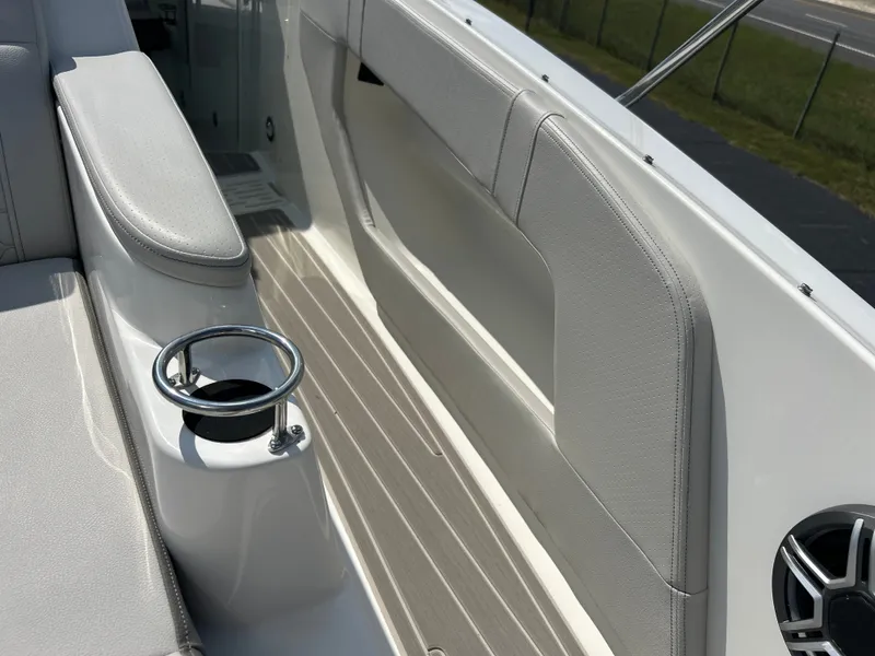 Slide: The Image of Sea Ray Sundancer 320 2027 - 46