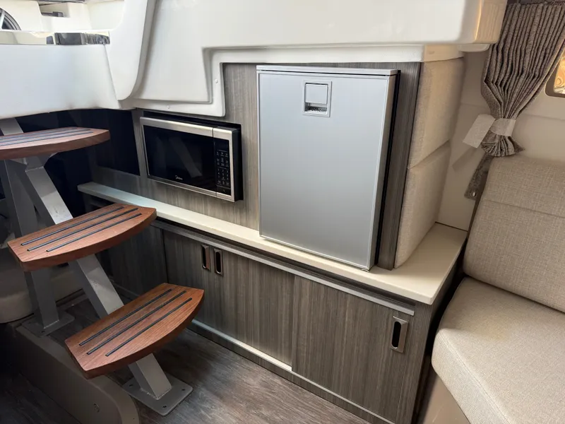Slide: The Image of Sea Ray Sundancer 320 2027 - 36