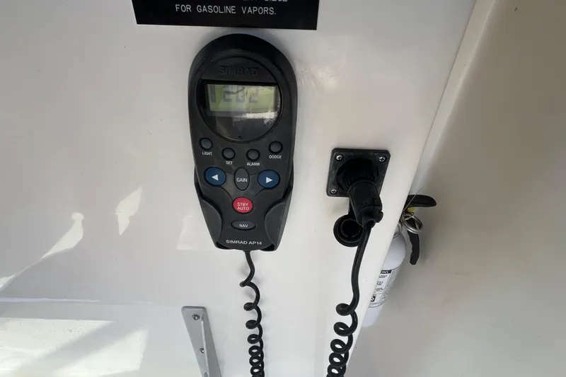 Slide: The Image of Simrad AP14 control panel on 2004 Hunt Yachts Surfhunter 29 boat. - 16
