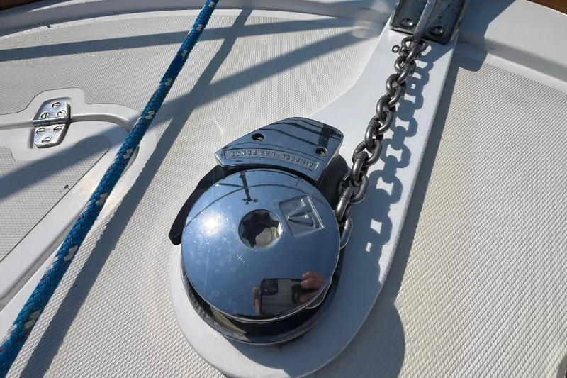 Slide: The Image of Anchor windlass on 2004 Hunt Yachts Surfhunter 29 deck with chain and rope. - 30