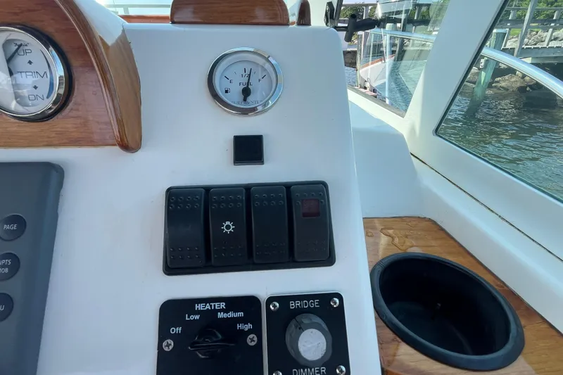 Slide: The Image of Control panel of 2004 Hunt Yachts Surfhunter 29 with gauges and switches. - 15
