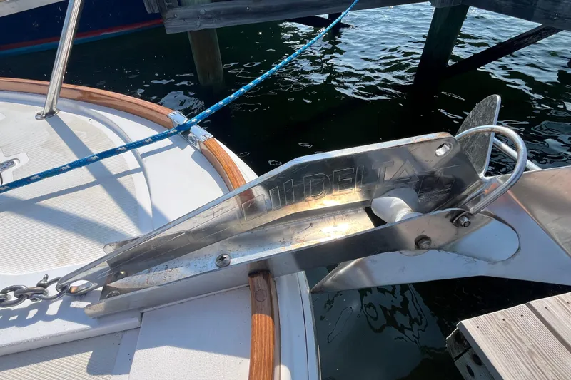 Slide: The Image of Anchor on 2004 Hunt Yachts Surfhunter 29, docked with visible water and deck. - 29