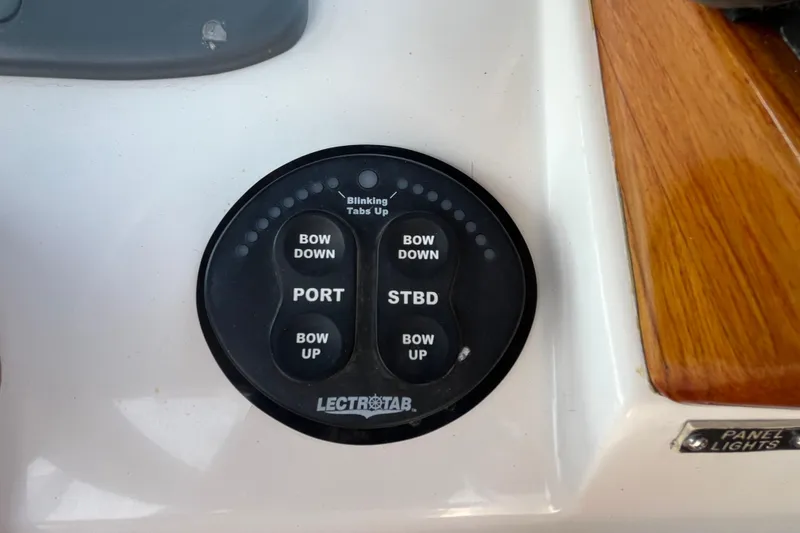 Slide: The Image of Control panel for 2004 Hunt Yachts Surfhunter 29, featuring bow adjustment buttons. - 14