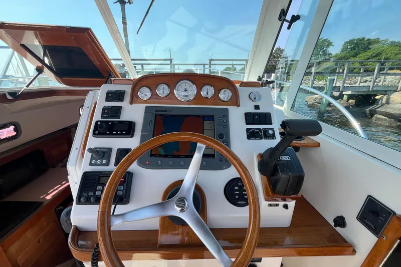 Slide: The Image of Helm of 2004 Hunt Yachts Surfhunter 29 with navigation instruments and wooden steering wheel. - 11
