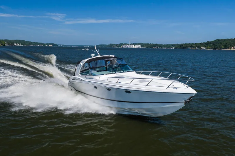 The Image of 2007 Formula 400 Super Sport cruising on a sunny lake. - 1
