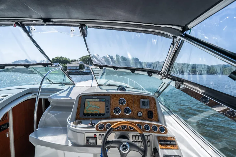 Slide: The Image of Cockpit view of 2007 Formula 400 Super Sport yacht on a sunny day. - 23