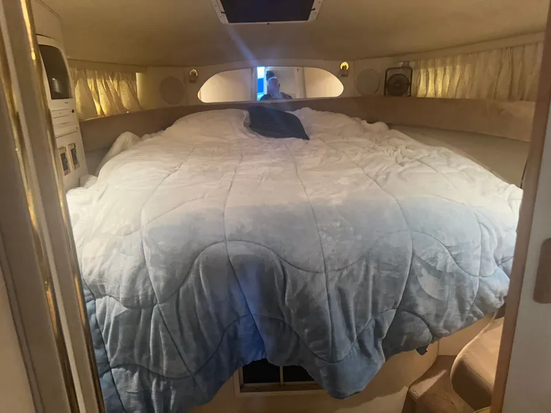 Slide: The Image of Cabin of the 1997 Sea Ray Sundancer 370 featuring a large bed. - 18