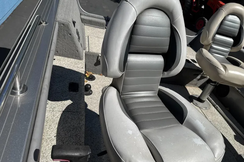 Slide: The Image of 2008 Crestliner 1750 Fish Hawk SC boat interior with gray seating. - 14